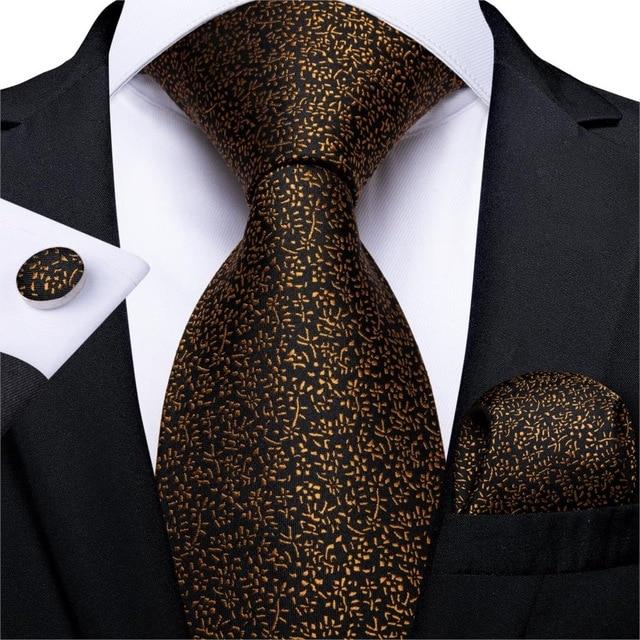 Pocket square and tie set top